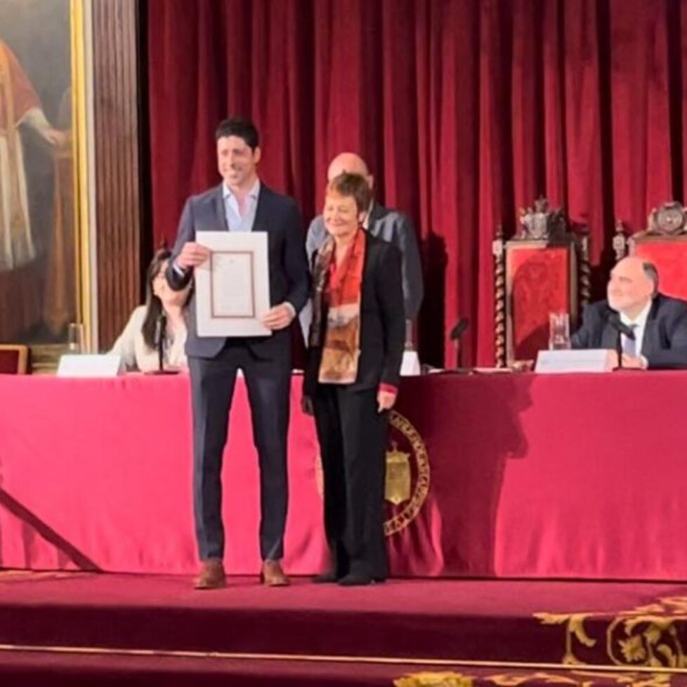 El Dr. Javier del Hoyo recibe el Premio Extraordinario de Tesis Doctoral